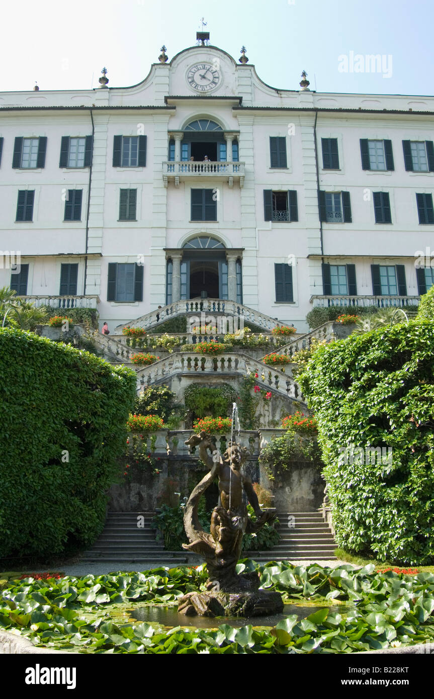 Vista frontale della Villa Carlotta con fontana - Tremezzo Lago di Como Foto Stock