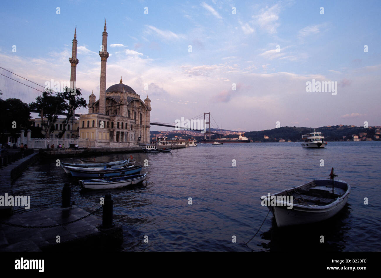 Ortak y Camii Mosque al Bosforo Istanbul Istanbul Turchia Foto Stock