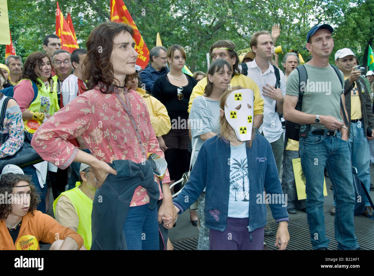 Parigi FRANCIA, 'Anti nucleare " dimostrazione di potenza delle ONG ambientali famiglia francese in folla pubblico Foto Stock