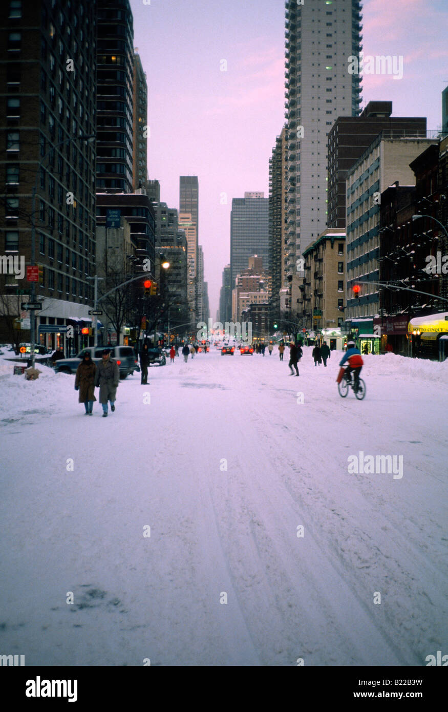 Snow soffocato le strade di New York Foto Stock