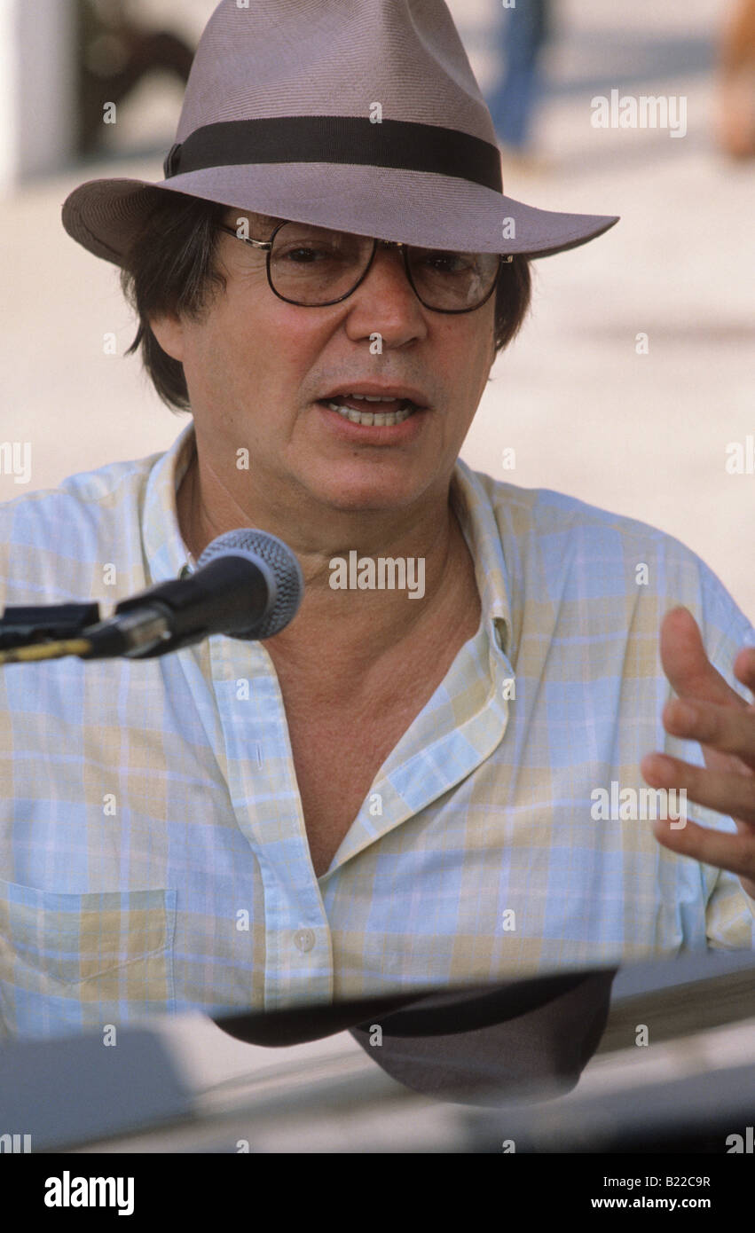 Cantante brasiliano Antonio Carlos Tom Jobim esegue a Rio de Janeiro in Brasile Foto Stock