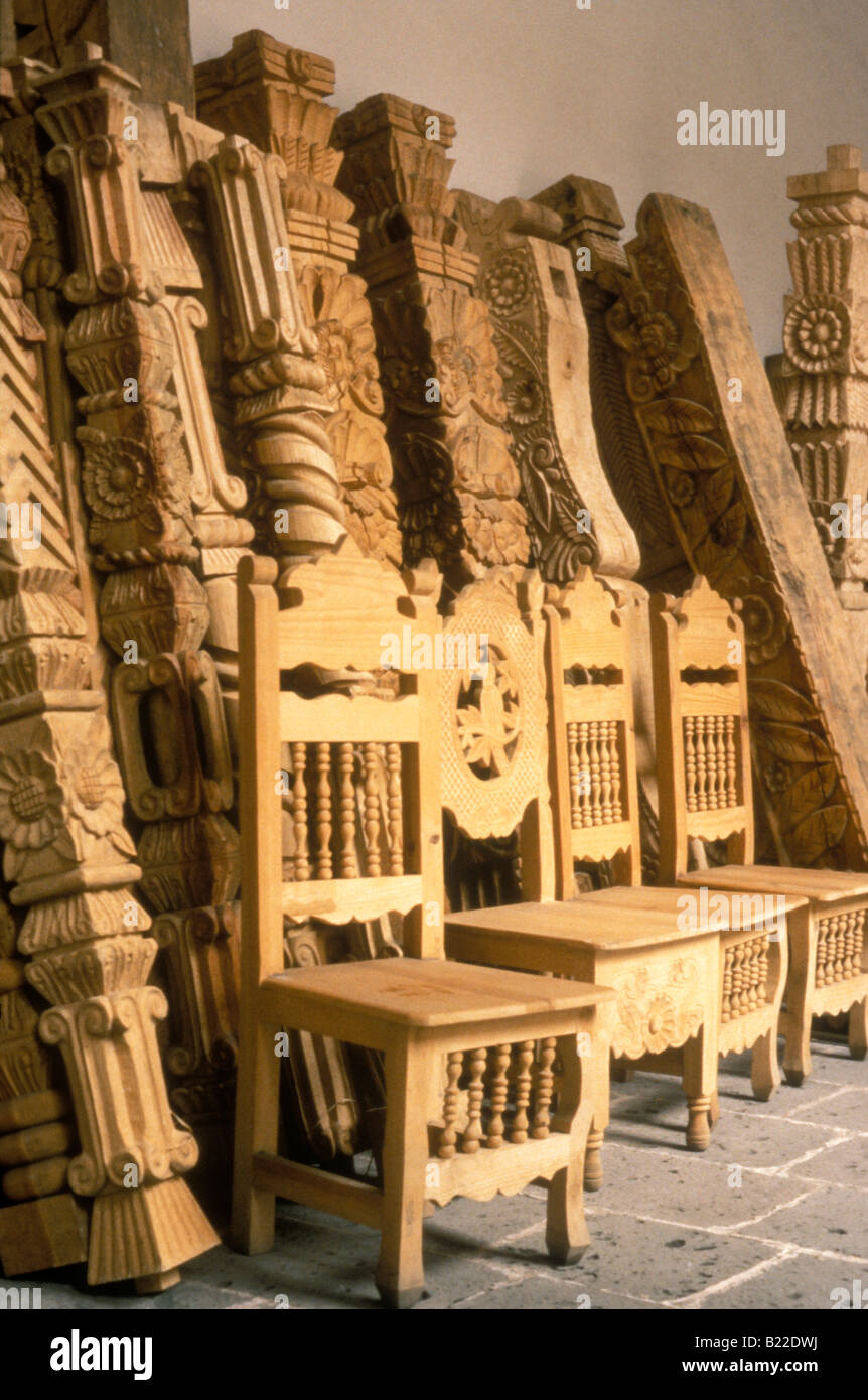 Mobili in legno realizzati a mano da Michoacan, casa de Artesanias, Morelia, Messico Foto Stock