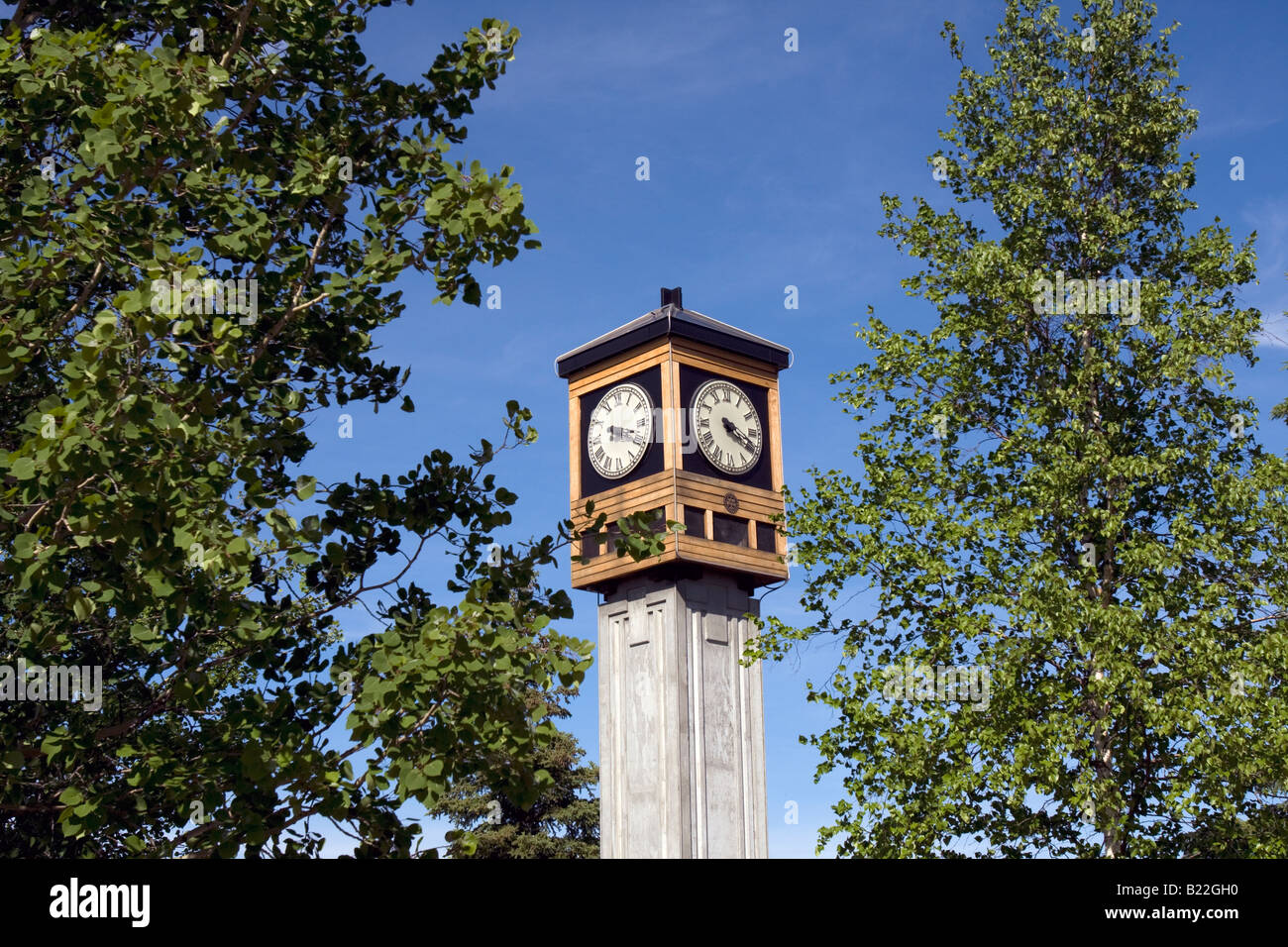 Fairbanks Rotary cinquantesimo anniversario orologio/Carillon all'angolo sud-est del cuore d'Oro Plaza a Fairbanks, Alaska, STATI UNITI D'AMERICA Foto Stock