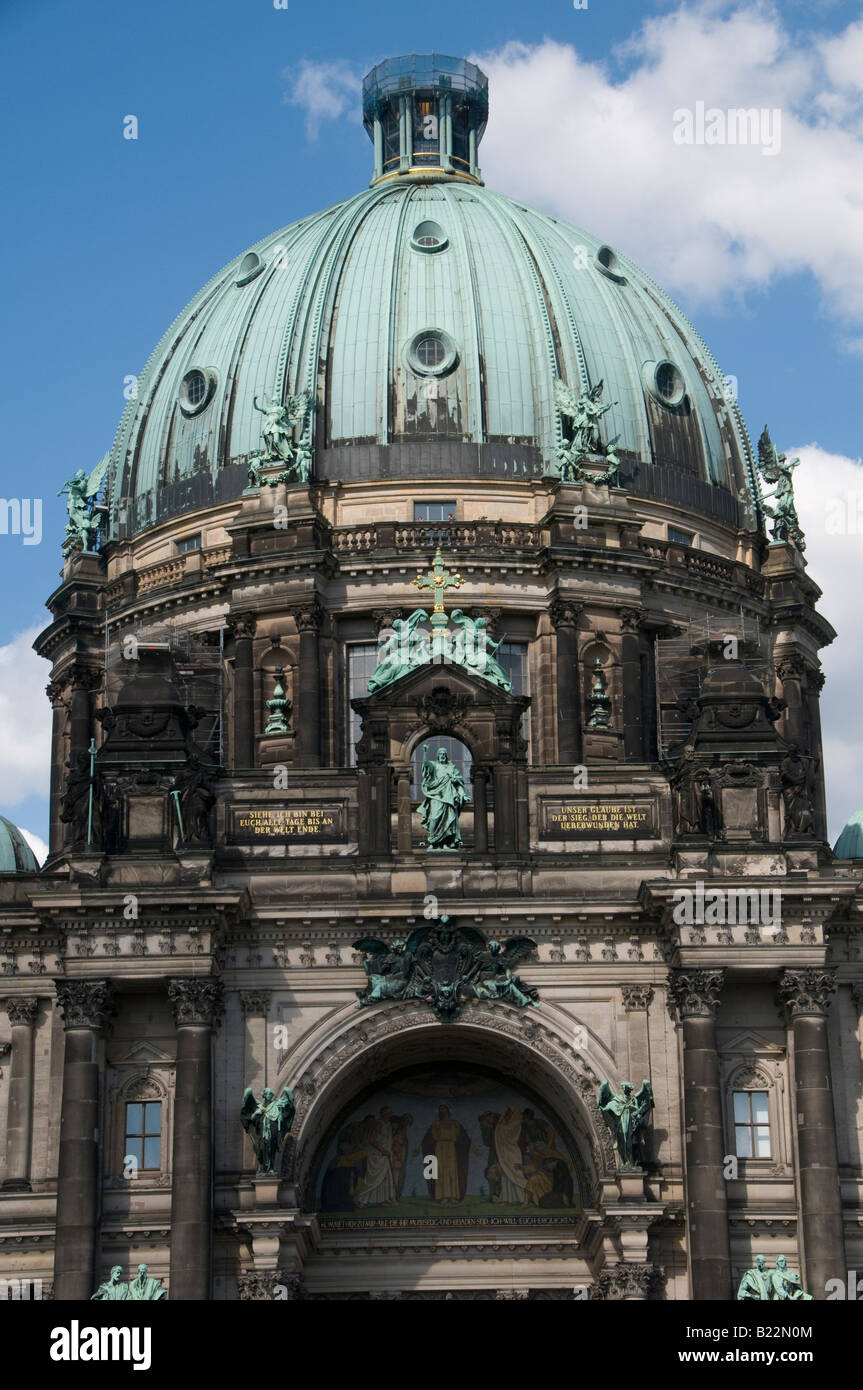 L'esterno della Cattedrale di Berlino, conosciuta anche come la Parrocchia evangelica Suprema e la Collegiata, situata sull'Isola dei Musei di Berlino in Germania Foto Stock