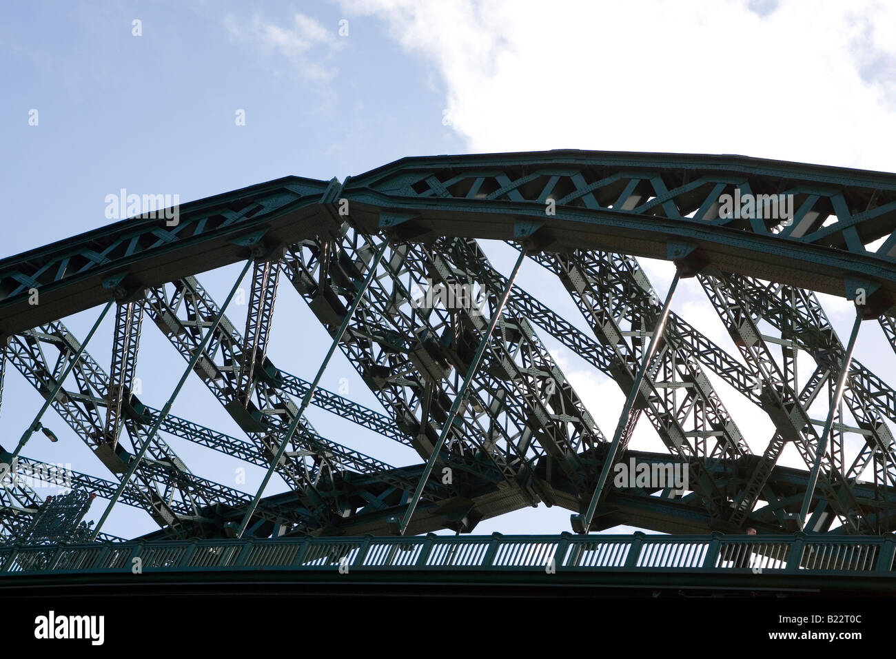 L'arcata del ponte di Wearmouth a Sunderland, Inghilterra. Il ponte è uno dei ben knowm i punti di riferimento della città. Foto Stock