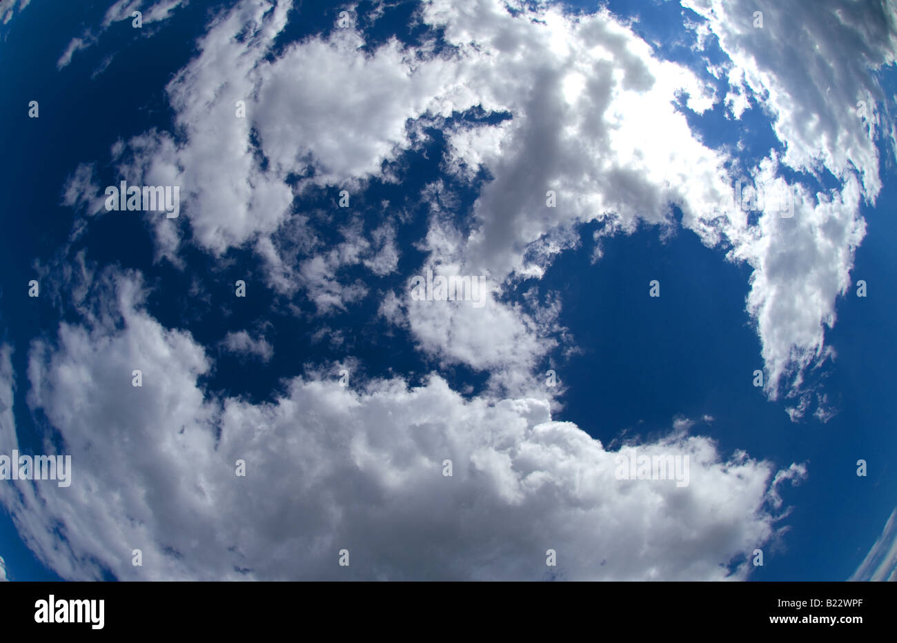 Sole nascosto dalle nuvole immagini e fotografie stock ad alta risoluzione  - Alamy