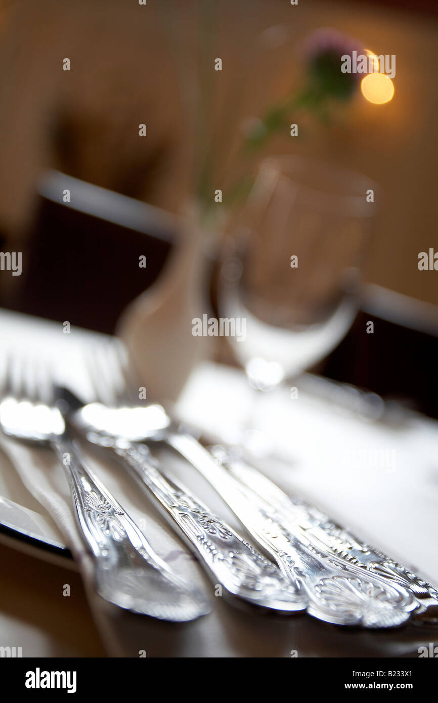 MOODY suggestivo ristorante posto IMPOSTAZIONE CON VETRO Foto Stock