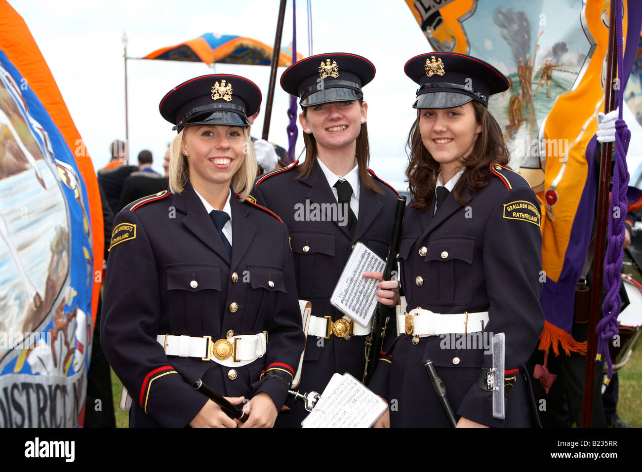 Elementi femmina di un flauto unionista band durante il XII Luglio Orangefest celebrazioni in Dromara contea di Down Irlanda del Nord Foto Stock