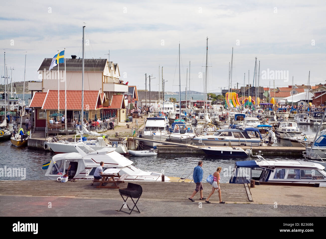 Una parte del porto Knippla e isola nella parte settentrionale dell'arcipelago di Gothenburg in Svezia Foto Stock