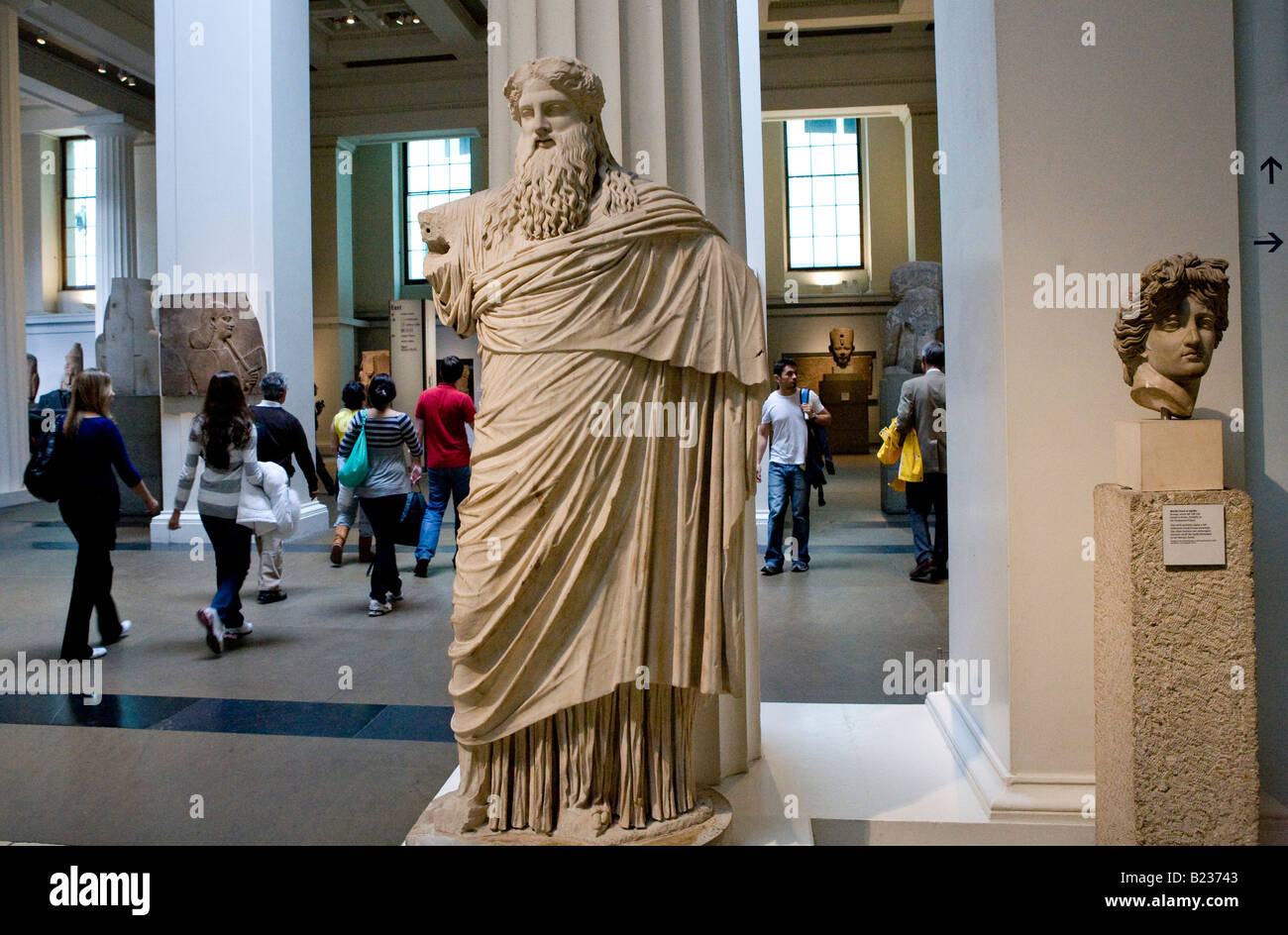 Statua in marmo di Dioniso dio del vino il British Museum di Londra UK Europa Foto Stock