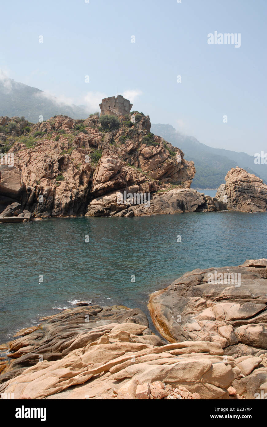 Porto sulla mezza costa nord occidentale della Corsica Foto Stock