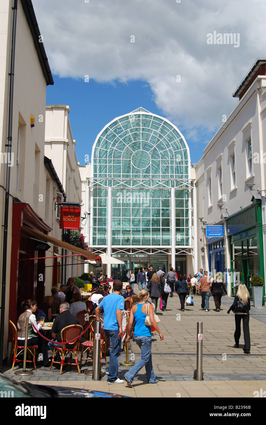 Il Royal Priors Shopping Centre, il Royal Leamington Spa Warwickshire, Inghilterra, Regno Unito Foto Stock