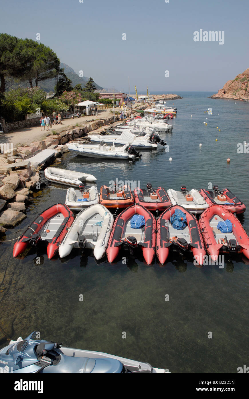 Porto sulla mezza costa nord occidentale della Corsica Foto Stock