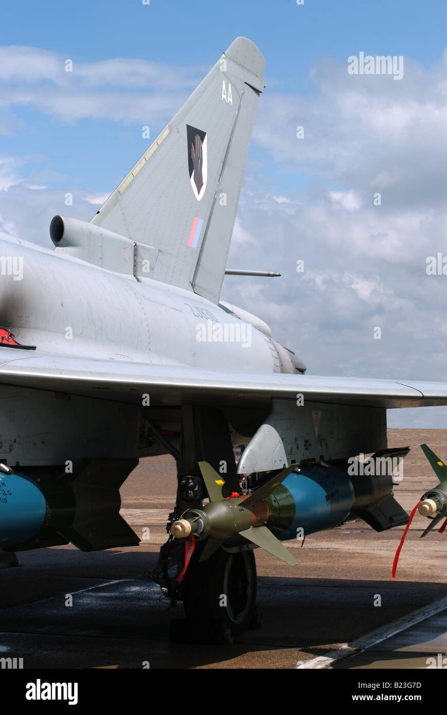 EUROFIGHTER TYPHOON armati con GHU-24/B PAVEWAY 2000LB-laser bombe guidate e del missile Foto Stock