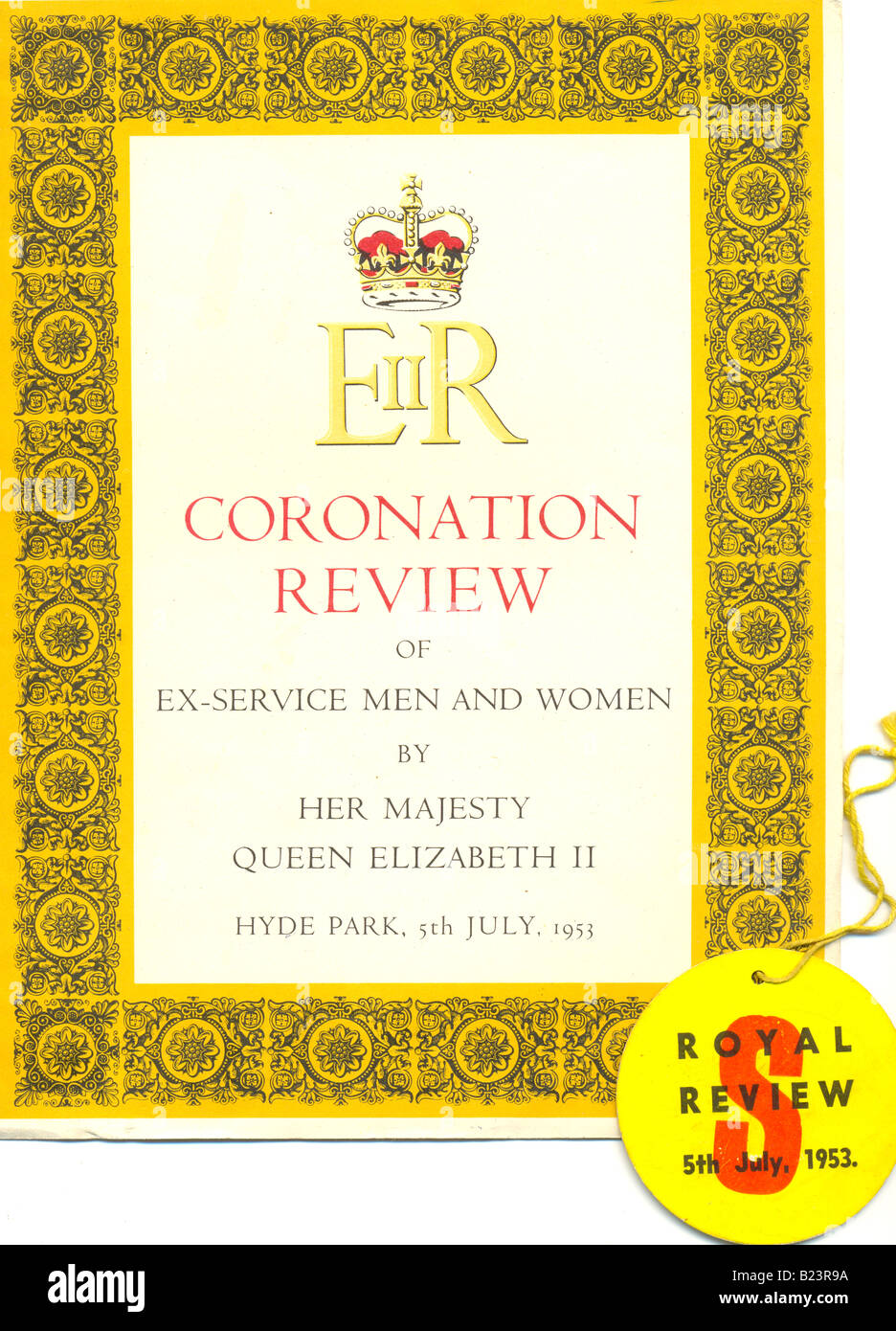Programma e distintivo per l'Incoronazione Review per la Regina Elisabetta II Foto Stock
