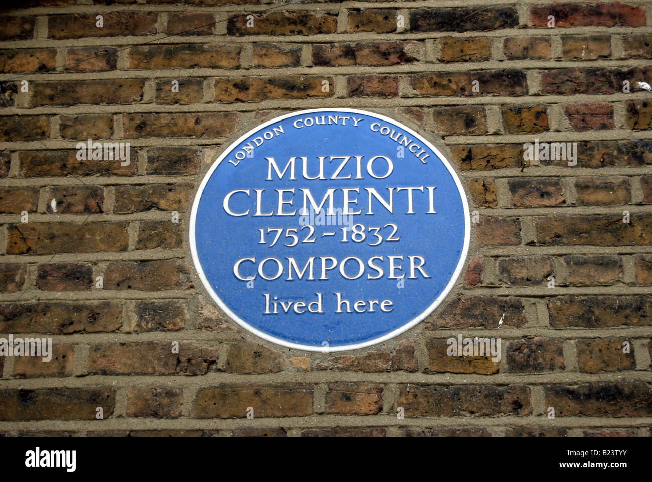 London County council targa blu segnando una ex casa del pianista e compositore Muzio Clementi, Kensington Church Street, Londra Foto Stock