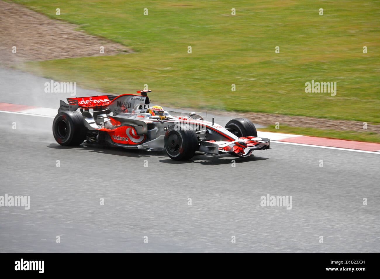 Lewis Hamilton in testa 2008 della F1 British Grand Prix Foto Stock