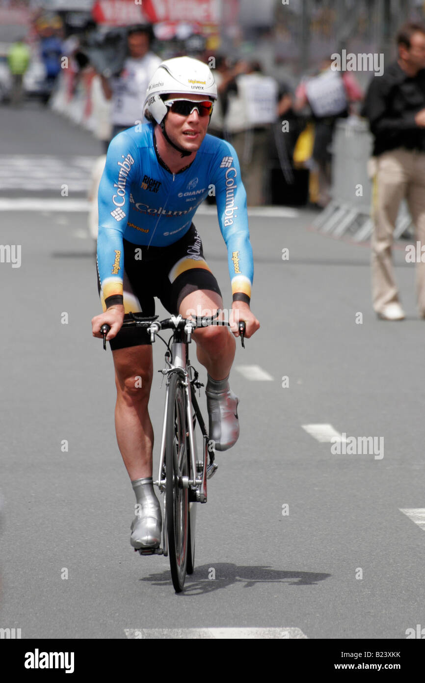 Ciclista britannico Mark Cavendish della Columbia cycling team al traguardo del 2008 a Tour de France time trial in Cholet Foto Stock