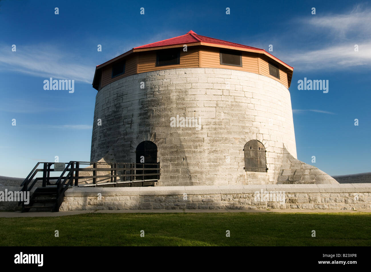 Murney Martello Tower è stato costruito nel 1846 come parte delle difese di Kingston Ontario Canada per la protezione contro gli attacchi da parte degli Stati Uniti Foto Stock