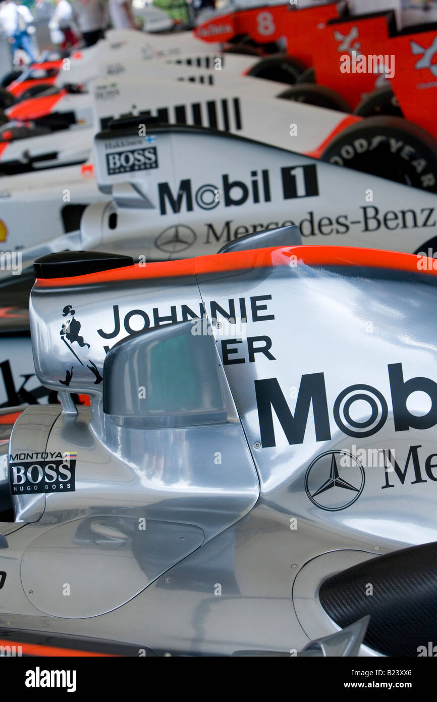 La linea della Mclaren Mercedes vetture di F1, parcheggiato in ordine cronologico Foto Stock