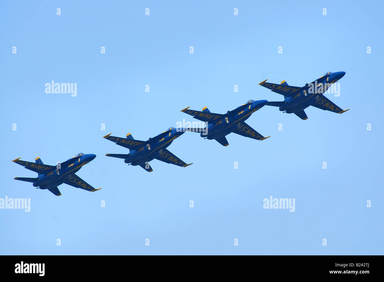 Angeli blu navy dimostrazione di volo team battenti in modo molto stretto formazione formando una diagonale di tutta la flotta di immagine Week 2006 Foto Stock
