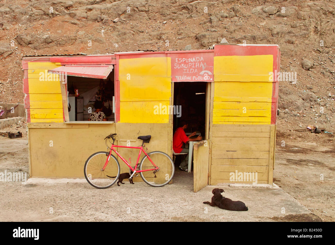 Locale bar vicino al porto di Mindelo Sao Vicente Foto Stock