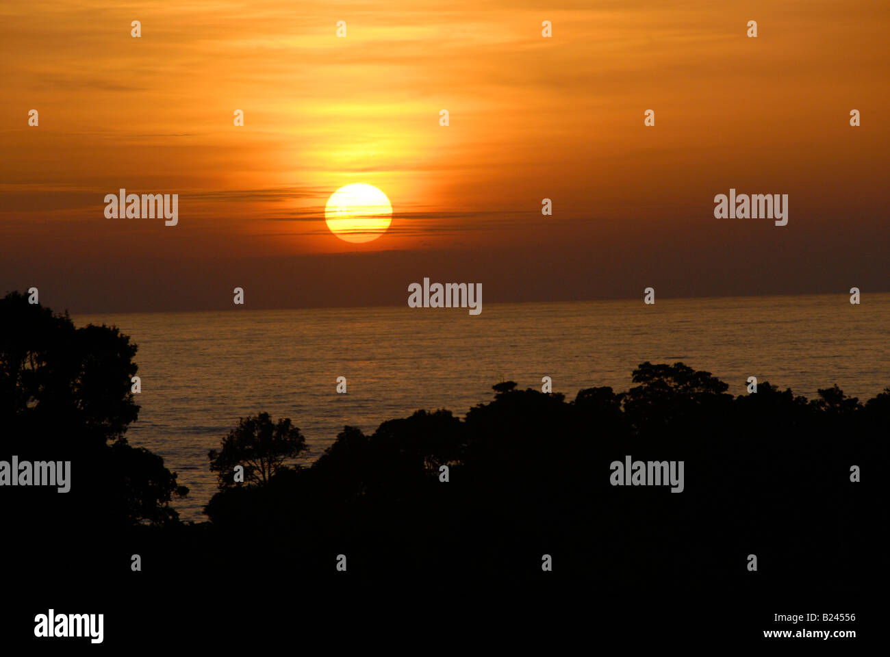 Tramonto sul mare delle Andamane , Phuket, Tailandia Foto Stock