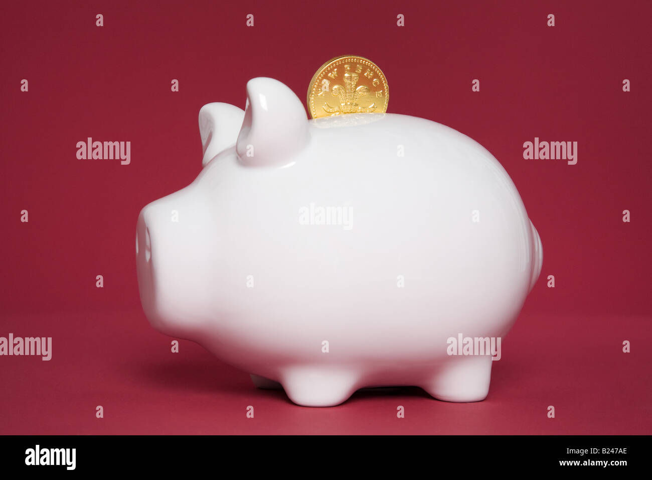 Salvadanaio e un penny Foto Stock