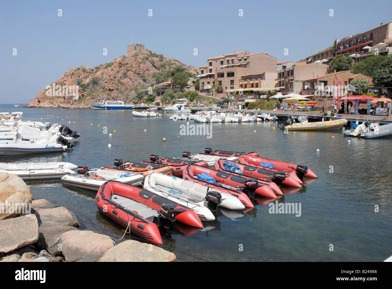 Porto sulla mezza costa nord occidentale della Corsica Foto Stock