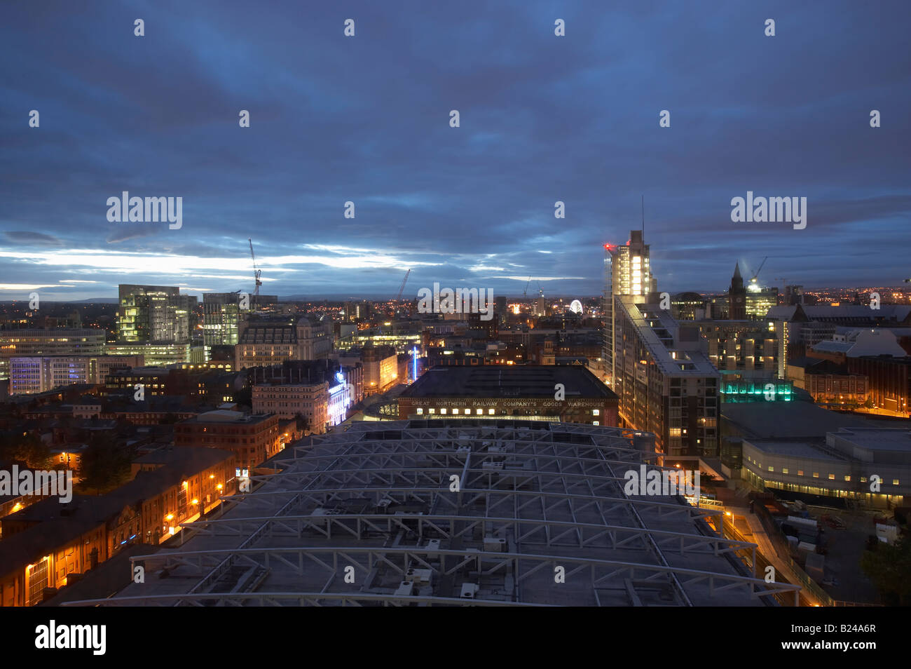 MANCHESTER SKYLINE NOTTE HILTON HOTEL BEETHAM TOWER DEANSGATE Foto Stock