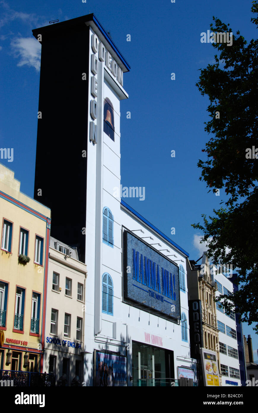 Vista di Odeon Leicester Square pubblicità al cinema il film Mamma Mia il film London Inghilterra England Foto Stock