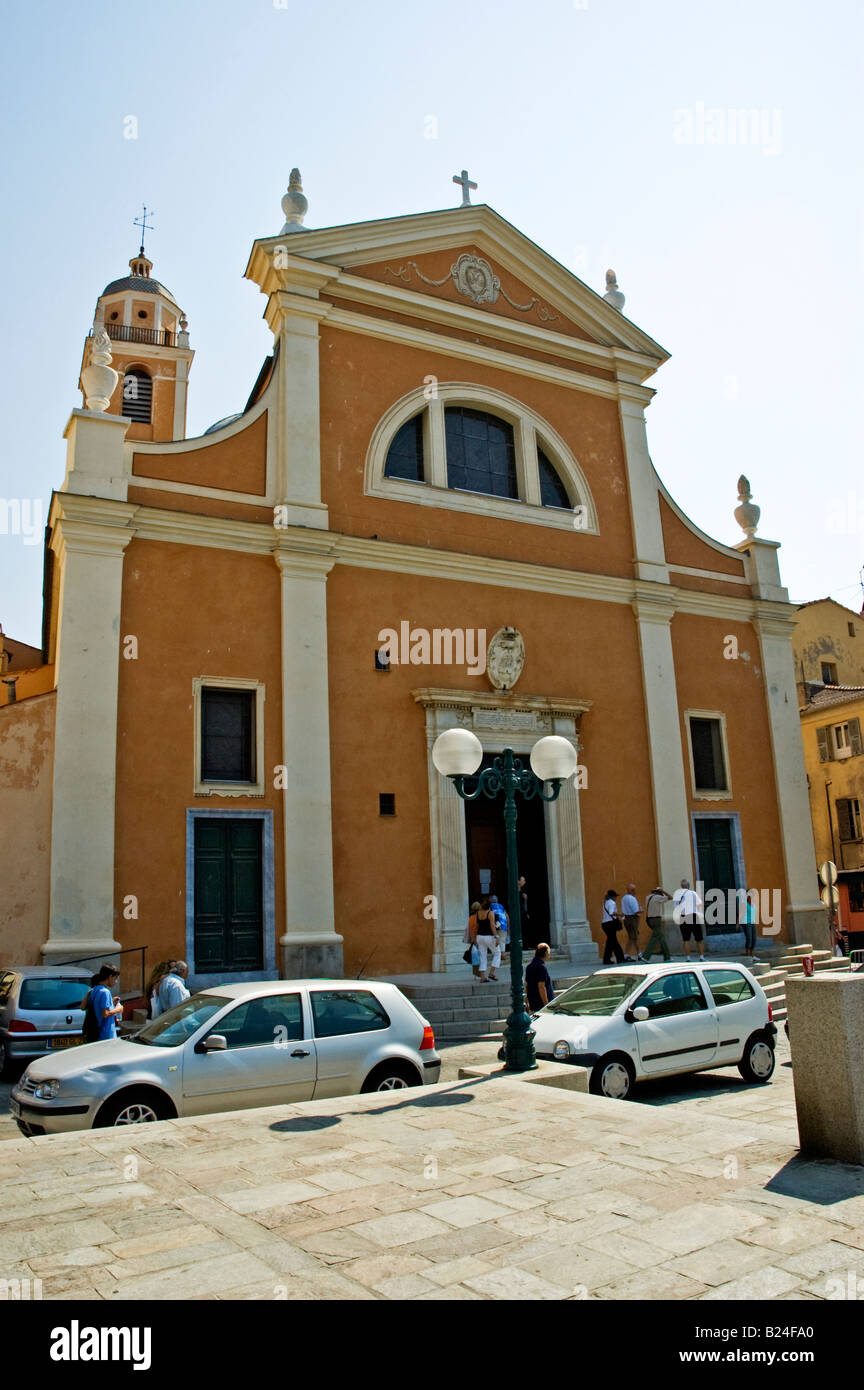 I turisti in visita alla Cattedrale di Santa Maria Assunta , Ajaccio Corsica Foto Stock