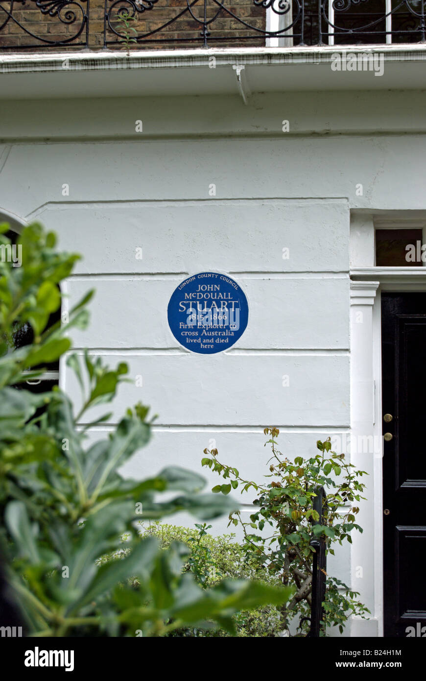 London County council targa blu segnando un ex casa di John mcdouall stuart, campden hill Square, Londra, Inghilterra Foto Stock