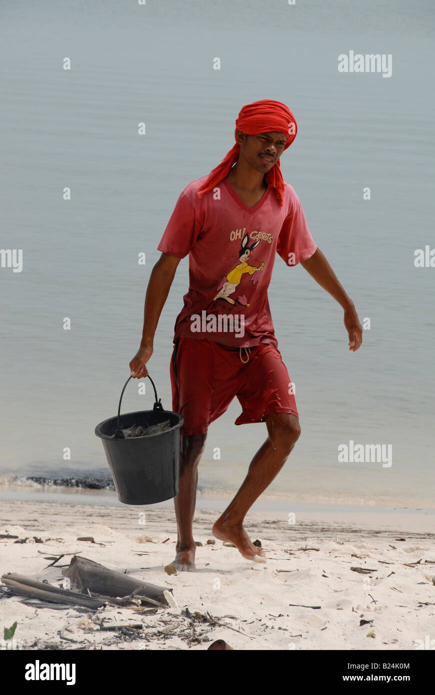 Pescatore a Koh sukorn, isola di maiale(koh sukorn) , trang provincia , della Thailandia Foto Stock