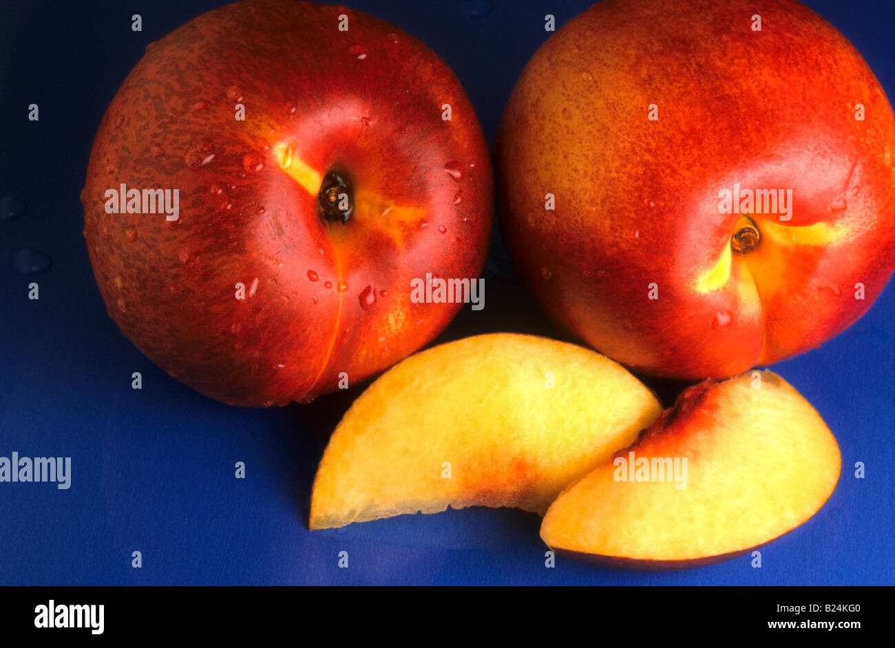 Ancora in vita le pesche noci e le nettarine, cibo sano. Foto Stock