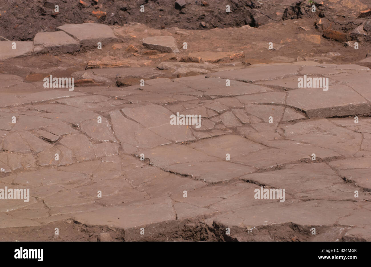 Bandiera del pavimento in pietra a scavo del magazzino del romano seconda legione augustea al Priory campo Caerleon South Wales UK UE Foto Stock