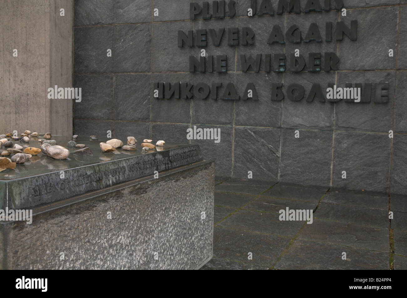 Memoriale di ceneri di sconosciuti vittime del campo di concentramento di Dachau Foto Stock
