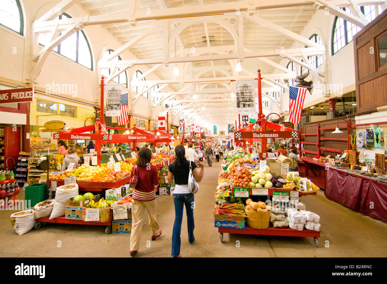 Canada New Brunswick People Shopping in una colorata città vecchia città mercato di San Giovanni Foto Stock