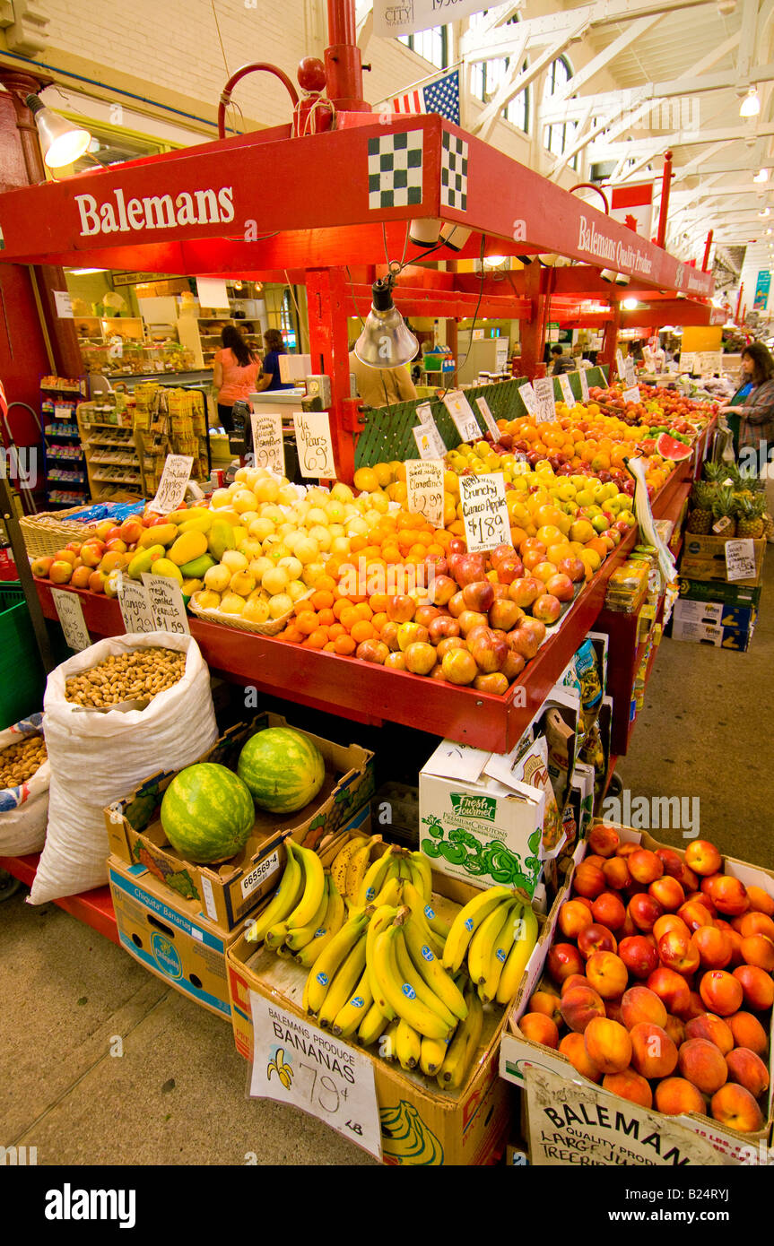 Canada New Brunswick People Shopping in una colorata città vecchia città mercato di San Giovanni Foto Stock