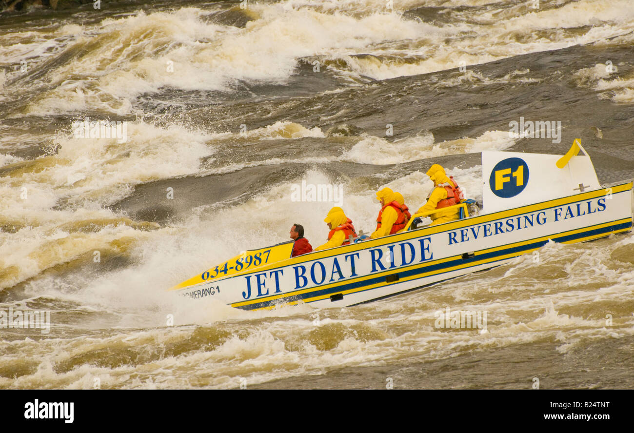 Canada New Brunswick i turisti di godersi le Cascate di retromarcia giro in motoscafo città di Saint John fiume Saint John Foto Stock