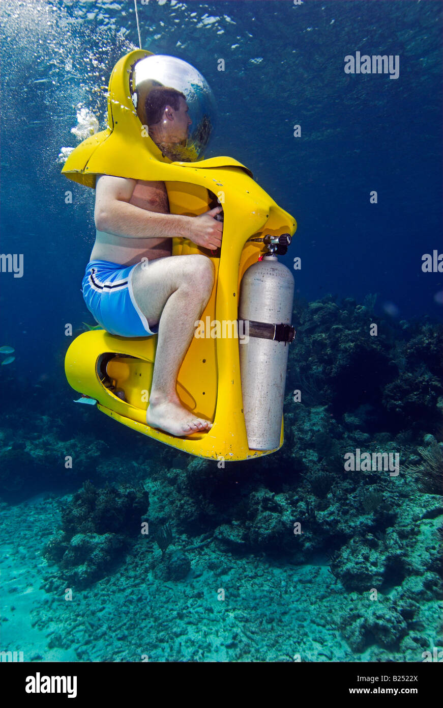 Immersioni subacquee il sottomarino giallo Stuart Cove s Dive Nassau Paradise Island Bahamas Foto Stock