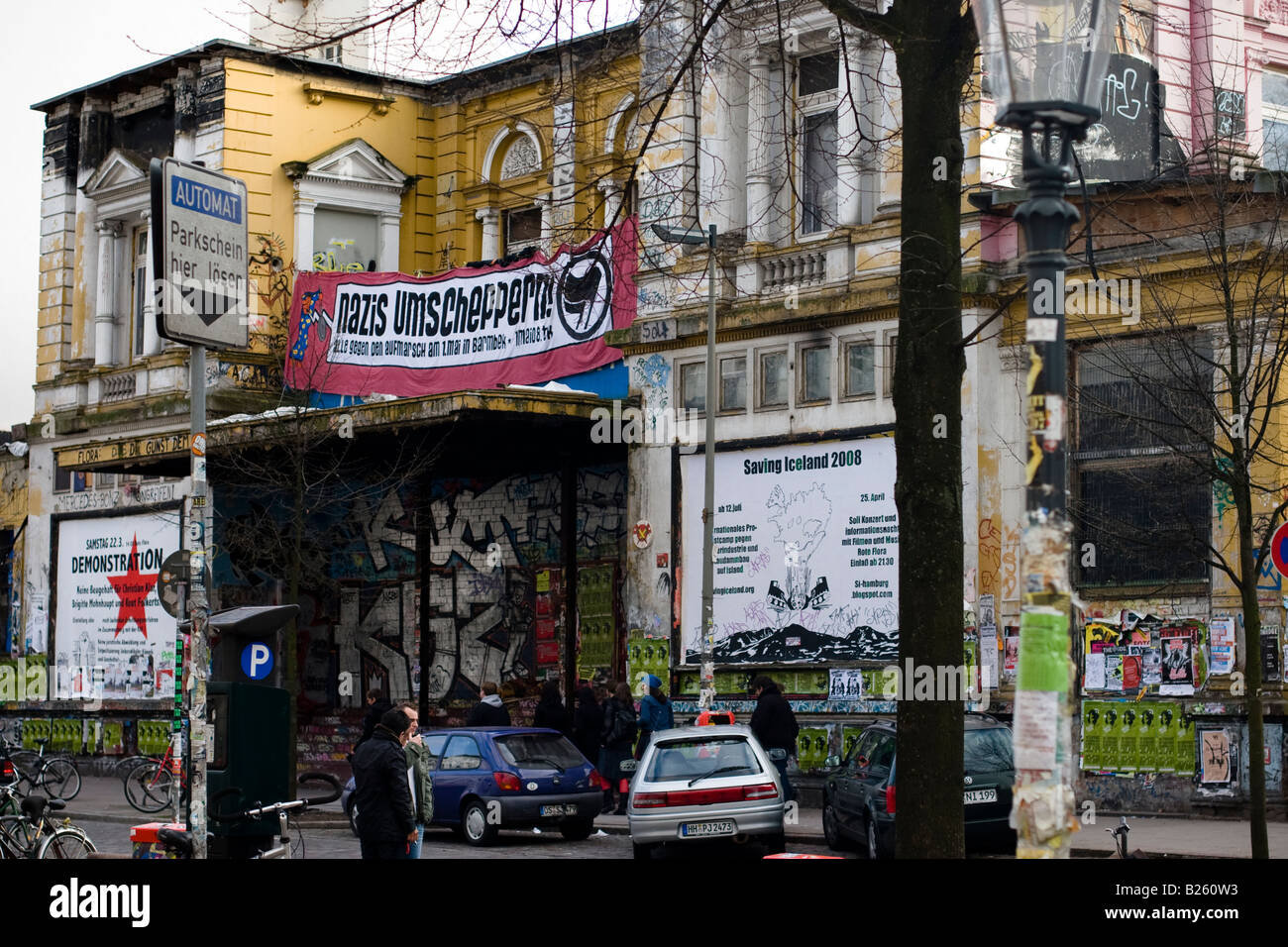 Il punto di incontro per la scena alternativa la Rote Flora in Amburgo Germania Foto Stock