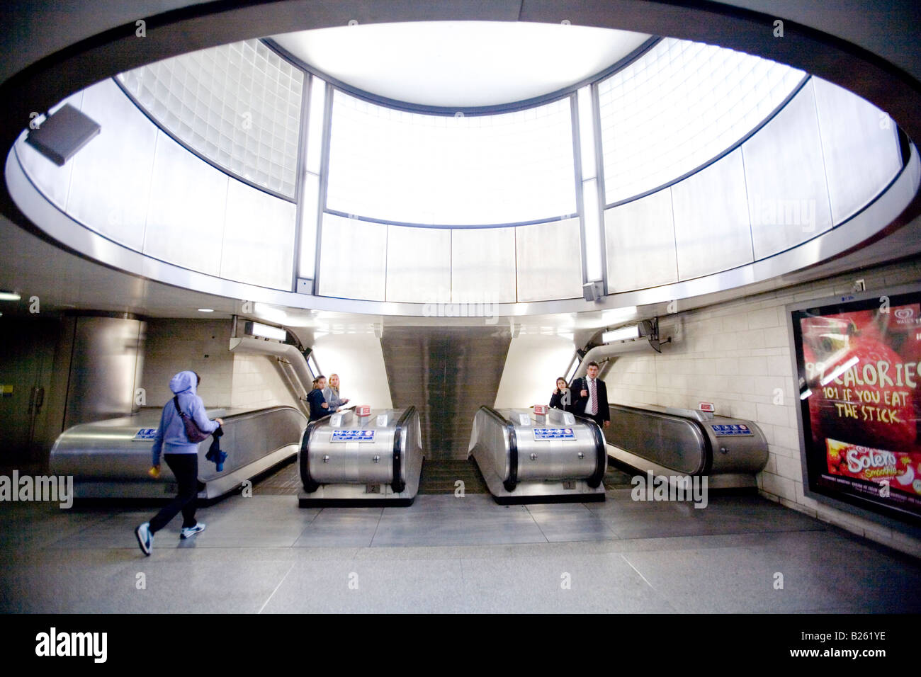 Stazione metropolitana di Southwark underground di Londra Inghilterra Gran Bretagna REGNO UNITO Foto Stock