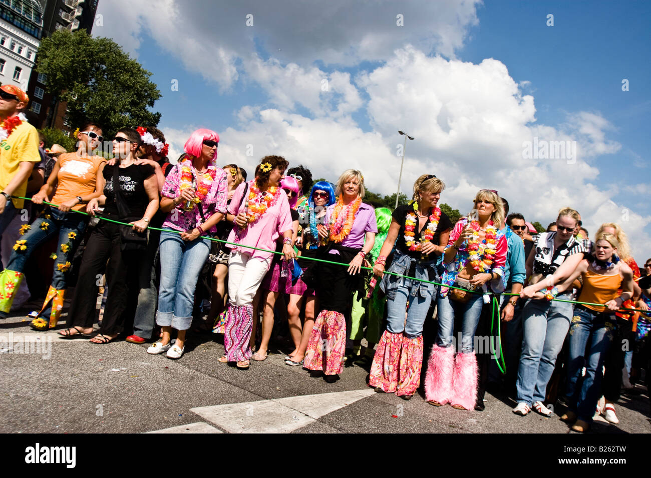 Persone celebrano un tedesco di musica di paese il partito Schlagermove ad Amburgo, Germania Foto Stock