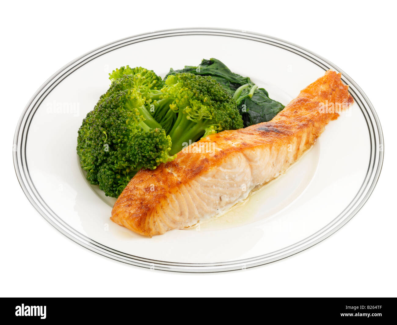 Filetto di salmone con broccoli e spinaci Foto Stock
