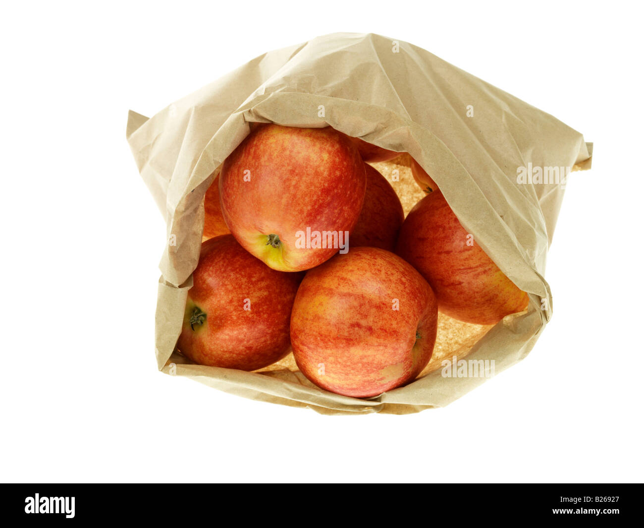 Sacchetto di carta e non di plastica, di ripe rosso sano Braeburn Mangiare le mele con copia spazio, un tracciato di ritaglio e nessun popolo contro uno sfondo bianco Foto Stock