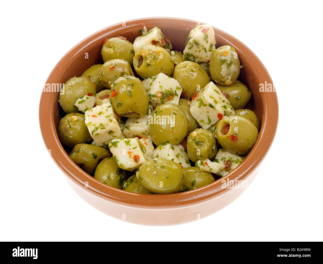 Il formaggio feta con olive e peperoncino Foto Stock