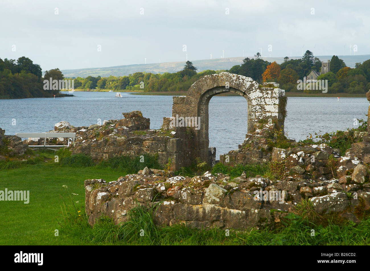 Foto all'aperto, con una casa galleggiante sulla parte superiore del Lough Erne vicino castello Crom, Shannon & Erne fluviale, County Fermanagh, Ir settentrionale Foto Stock