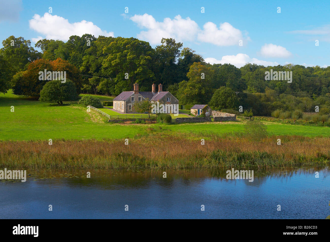 Foto all'aperto, agriturismo in alto a Lough Erne vicino castello Crom, Shannon & Erne fluviale, County Fermanagh, Irlanda del Nord, Foto Stock