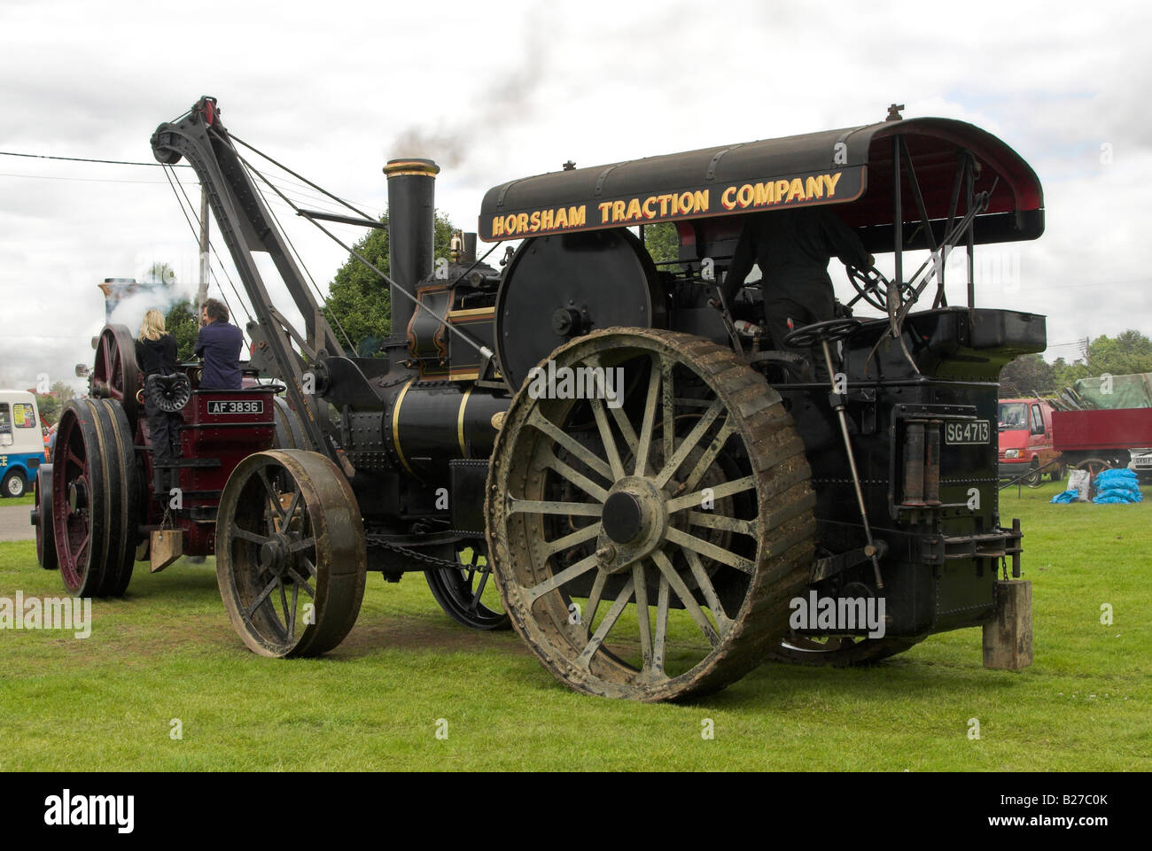 Un Fowler B5 8Gru nhp motore costruito nel 1901 trainato da un Burrell 6nhp Scopo generale del motore di trazione costruito nel 1916. Foto Stock